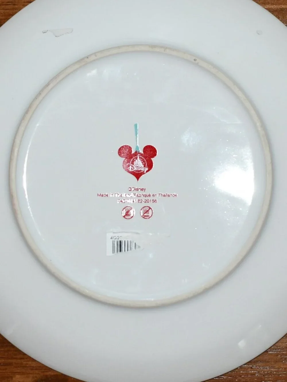 2020 DISNEY PARKS MICKEY MOUSE HO HO HO HOLIDAY CHEER GRAPHIC DINNER PLATE NEW